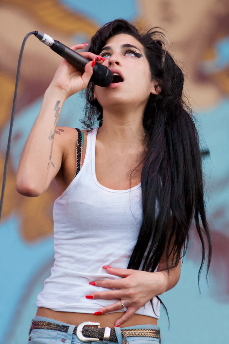 Amy-Winehouse-Isle-of-Wight-Festival.jpg
