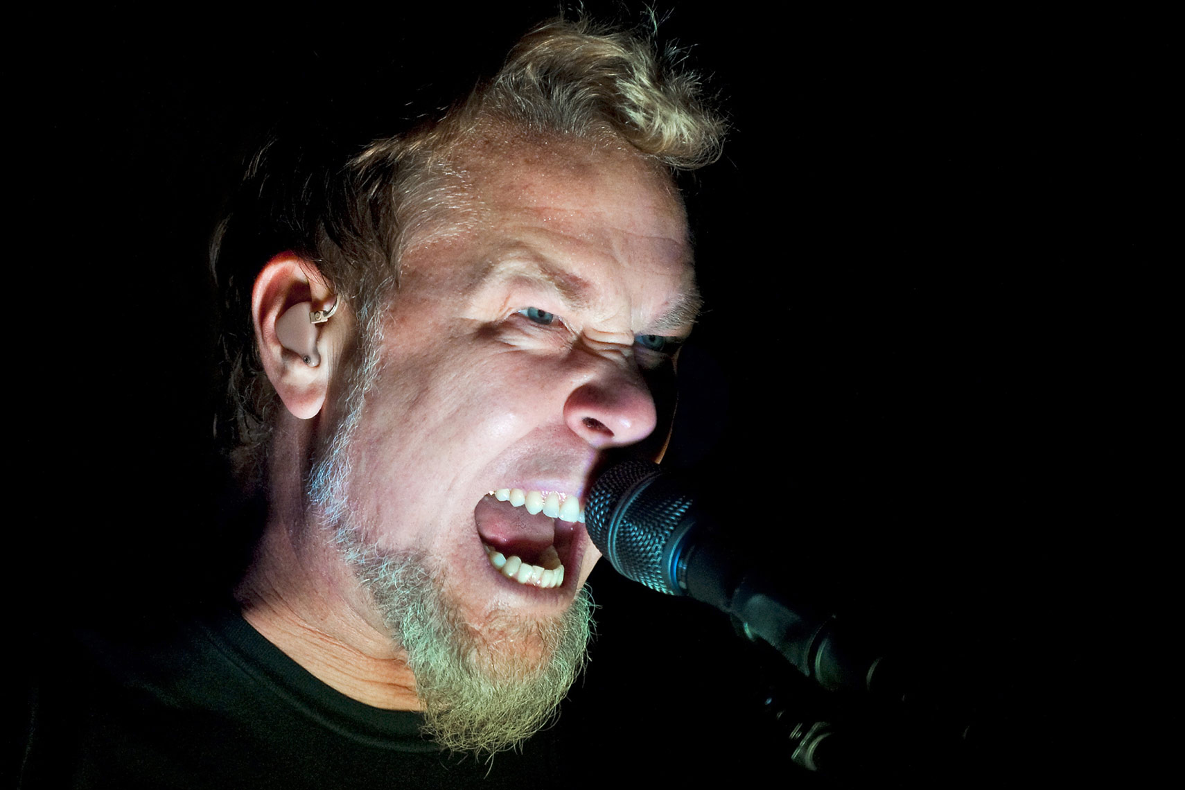 James-Hetfield-Metallica-O2-Arena.jpg