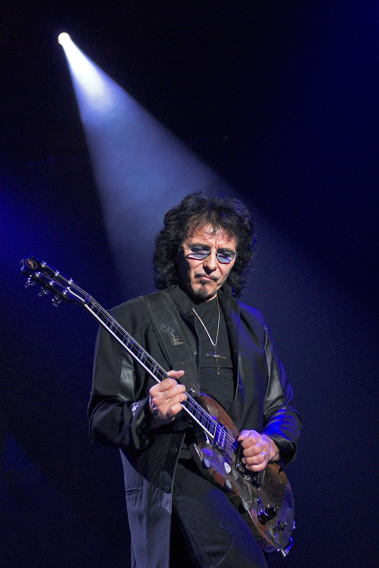 Tony-Iommi-Heaven-and-Hell-Wembley-Arena.jpg